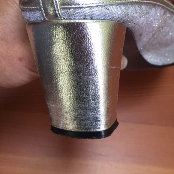 Silver slip on mule style pumps - Picture 8 of 8